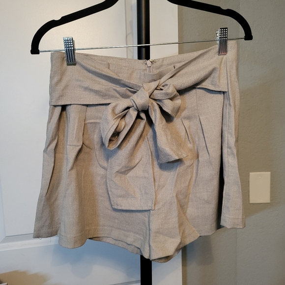 Dress Forum Pants - CLEARANCE! Women's Tan Pleated Shorts with Versatile Tie Detail, Large, Like New